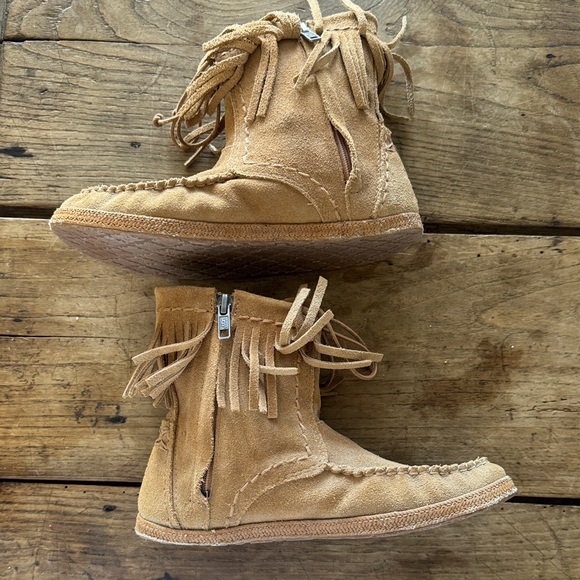 Ugg kids unisex size 3 Fringe Suede Ankle Moccasin Boots - Tan with zipper boho - Picture 6 of 9